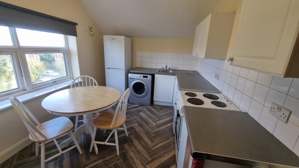 2731 Anson Road, M14 5BZ 2 bed flat to rent £950 pcm (£219 pw)