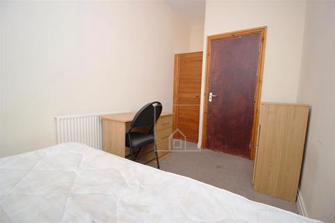 5 bedroom house to rent, Woodsley Road, Hyde Park, Leeds