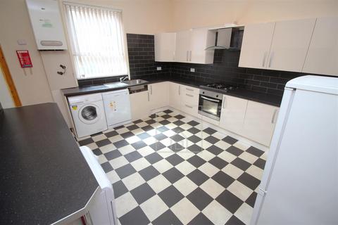 5 bedroom house to rent, Woodsley Road, Hyde Park, Leeds