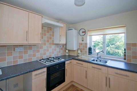 2 bedroom flat to rent, Farnley View, Drighlington, Bradford, BD11