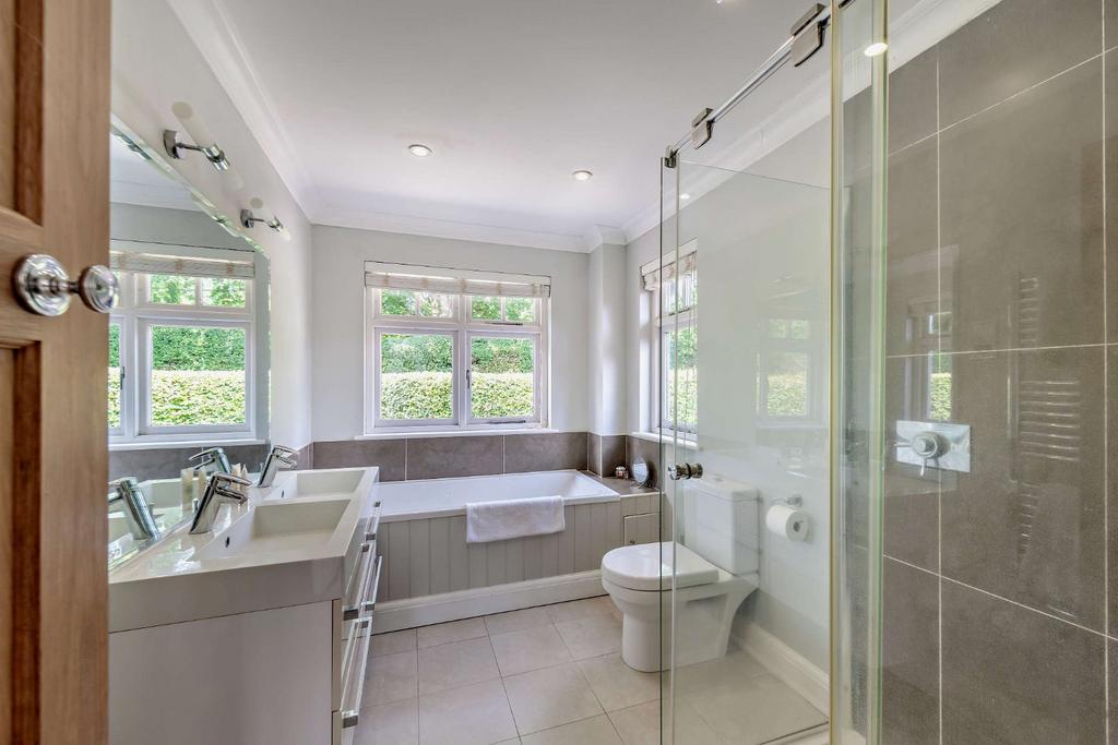 En Suite Bathroom