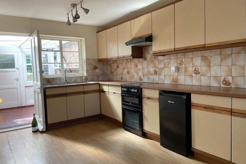 3 bedroom terraced house to rent, Valley View, Nawton, York