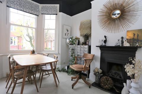 2 bedroom flat to rent, Buxton Road, Brighton