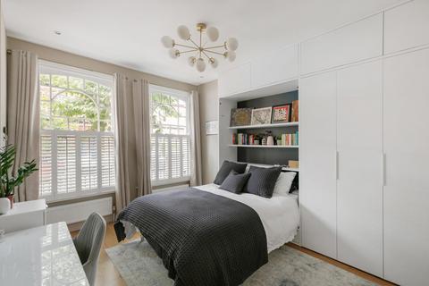 2 bedroom flat for sale, Crockerton Road, London, SW17