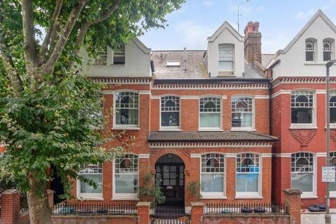 2 bedroom flat for sale, Crockerton Road, London, SW17