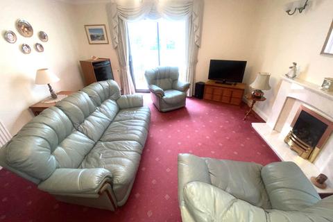32 Chapelway Gardens, Royton, Oldham, OL2 6UQ