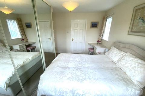 32 Chapelway Gardens, Royton, Oldham, OL2 6UQ