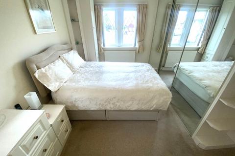 32 Chapelway Gardens, Royton, Oldham, OL2 6UQ