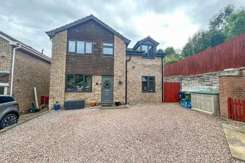 4 bedroom detached house for sale, Walwyn Close, Mitcheldean GL17