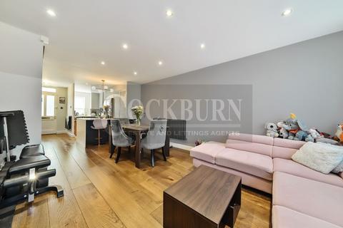 2 bedroom terraced house for sale, Lonsdale Close, London SE9 - Stunning Presentation!