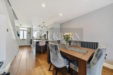 2 bedroom terraced house for sale, Lonsdale Close, London SE9 - Stunning Presentation!