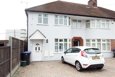 undefined, WOKING (ROOM TO LET) inc Bills