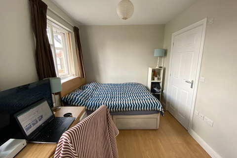 undefined, WOKING (ROOM TO LET) inc Bills