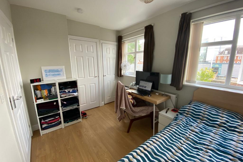 undefined, WOKING (ROOM TO LET) inc Bills