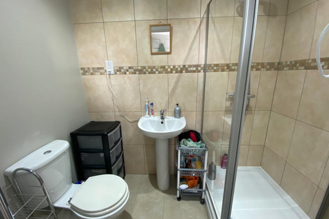 undefined, WOKING (ROOM TO LET) inc Bills