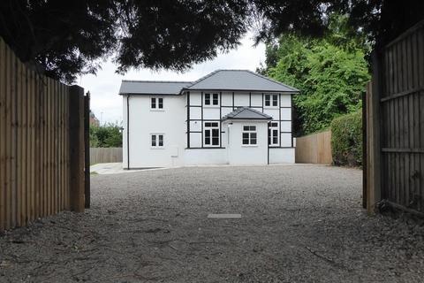 4 bedroom cottage for sale, Orchard Close, Hereford in a tucked away location