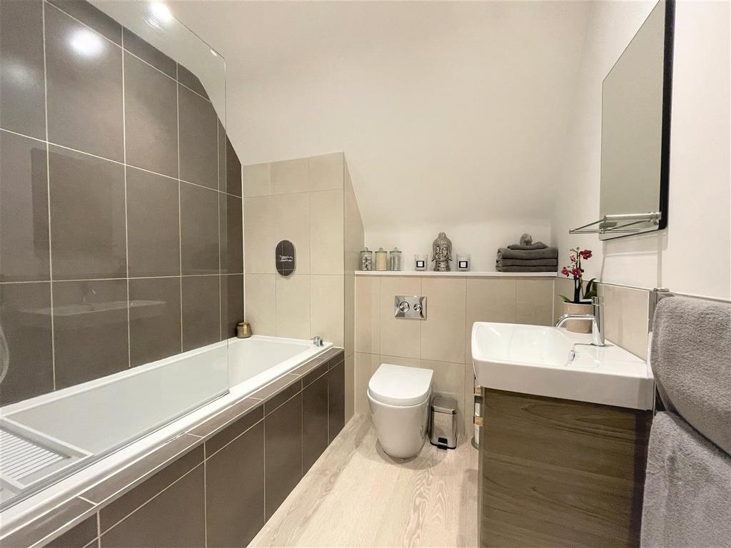 Bath/Shower Room