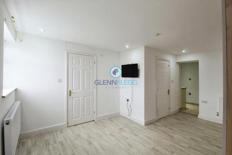 Studio to rent, Kempe Close, Langley.