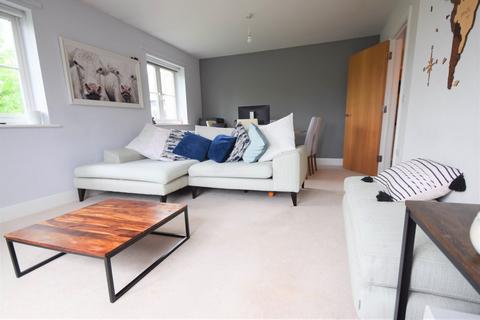 2 bedroom apartment for sale, Cowden Close, Farnham, Surrey, GU9