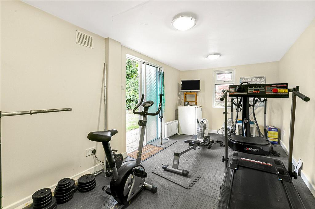 Garage/Gym