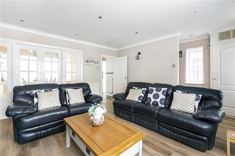 25 Seaman Close, Park Street, St Albans, AL2 2NX