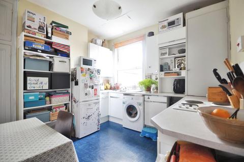 2 bedroom maisonette for sale, Elmside, Exeter. EX4 6LS