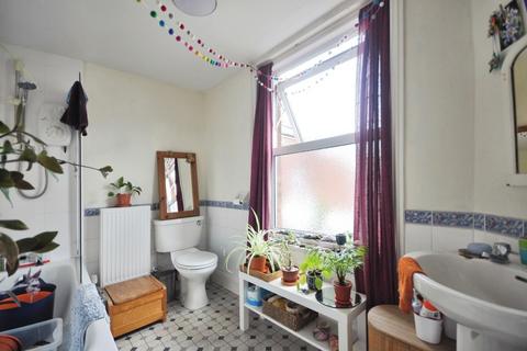 2 bedroom maisonette for sale, Elmside, Exeter. EX4 6LS