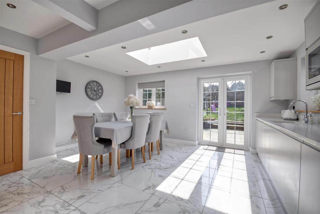 Kitchen / dining room