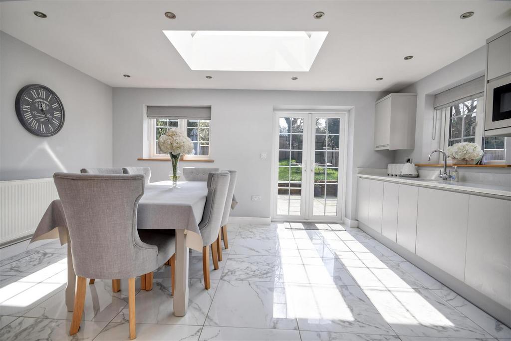 Kitchen / dining room