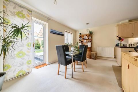 3 bedroom townhouse for sale, Oakmead,  Witney,  OX28