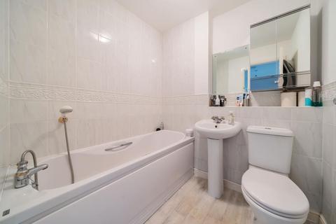 15 Oakmead, Witney, OX28 1EF