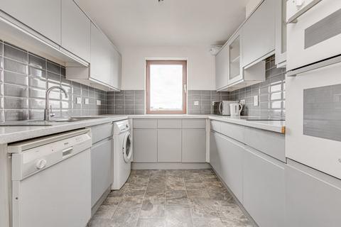 2 bedroom flat to rent, Ferrymans Quay, William Morris Way, London