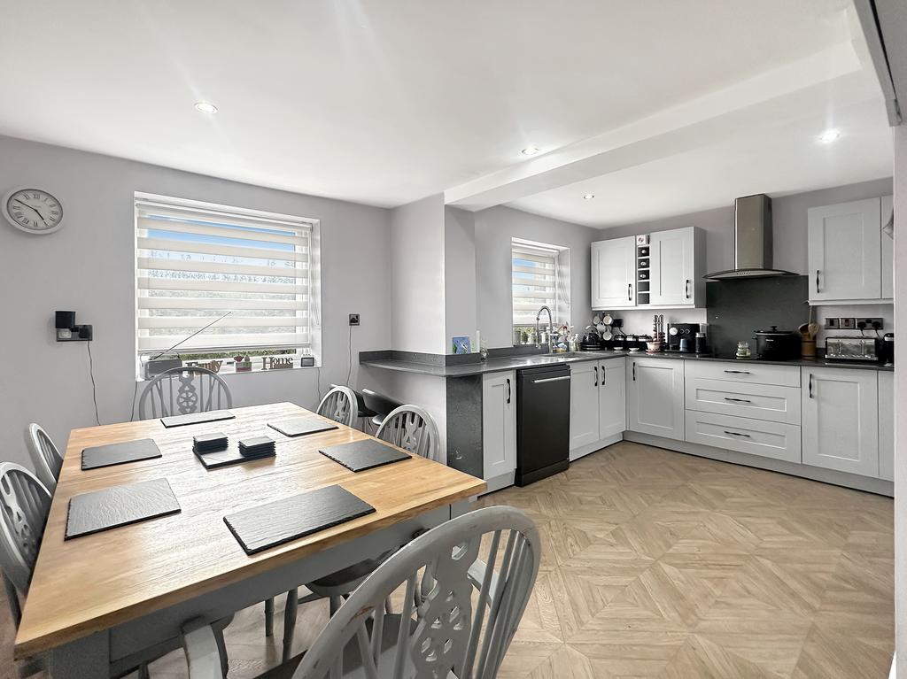 Kitchen/Dining Area