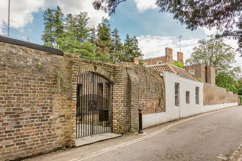 5 bedroom detached house for sale, River Lane, Richmond, Surrey