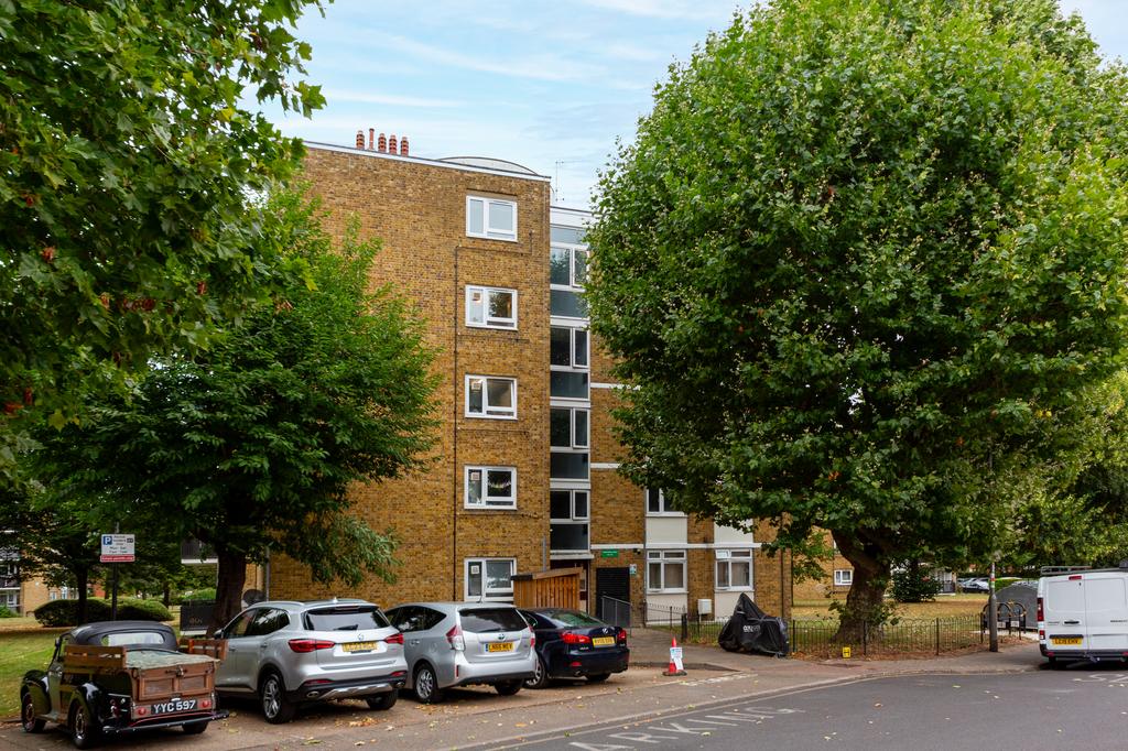 110 Strathdon Drive, SW17 0 PP (1)