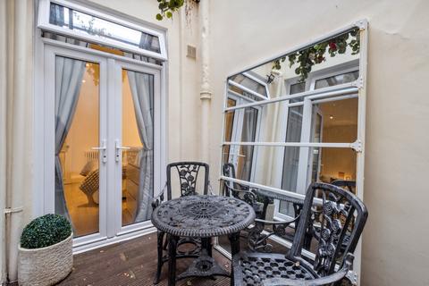 2 bedroom flat to rent, Westbourne Terrace, London