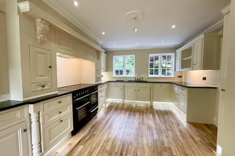 4 bedroom detached house for sale, South Avenue, Scalby, Scarborough