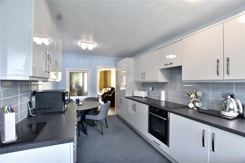 5 Dingle Avenue, Shaw, Oldham, OL2 8DD