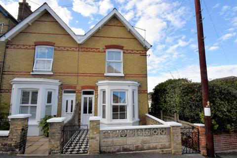 3 bedroom semi-detached house to rent, Fellows Road, Cowes PO31