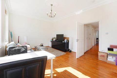 2 bedroom flat to rent, Cromwell Crescent, London