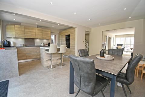 4 bedroom detached house for sale, Tatsfield Avenue, Nazeing EN9