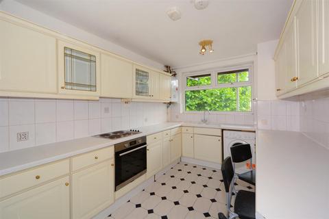 2 bedroom flat for sale, Gough Walk, London