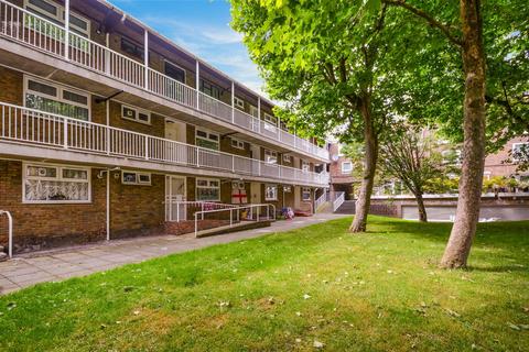 2 bedroom flat for sale, Gough Walk, London