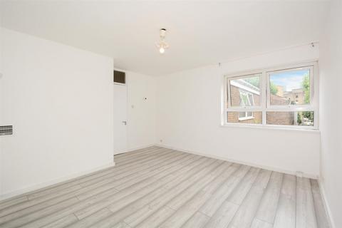 2 bedroom flat for sale, Gough Walk, London