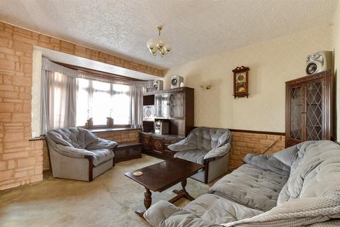 3 bedroom terraced house for sale, Chestnut Avenue, Hornchurch, Essex