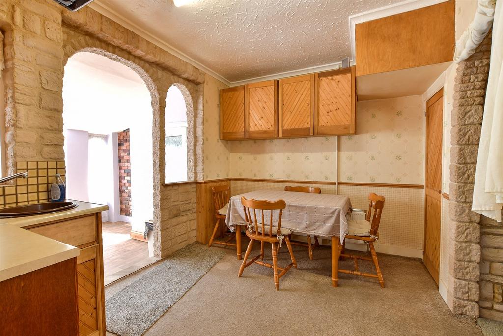 Kitchen/ Dining Room