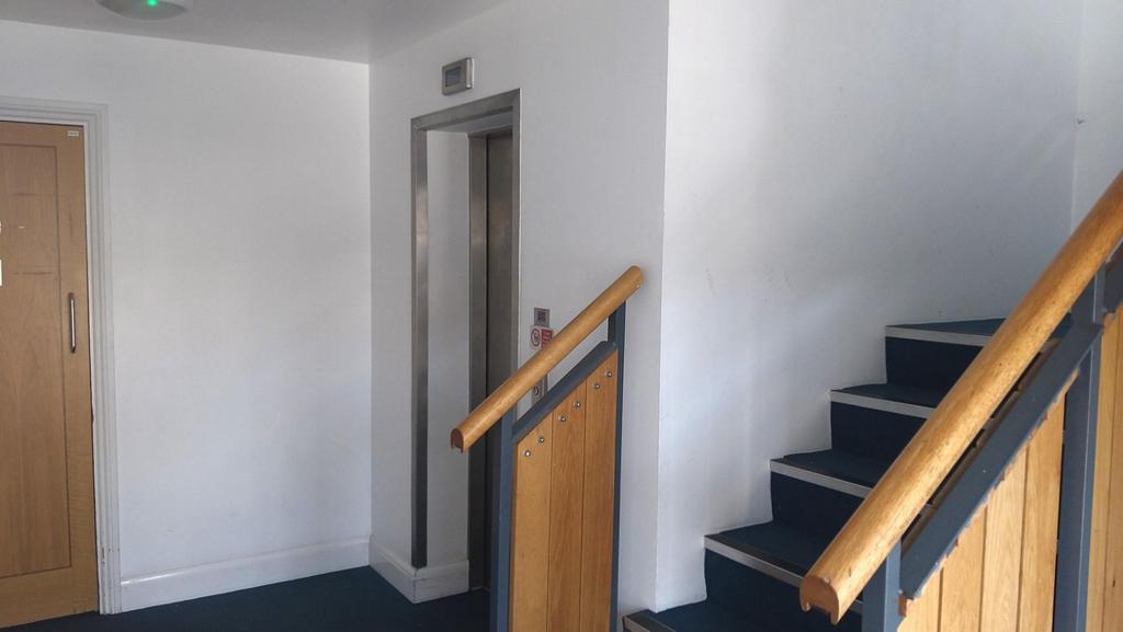Communal entrance   lift.jpg
