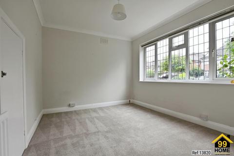 13b Melvinshaw, Leatherhead, KT22 8SX