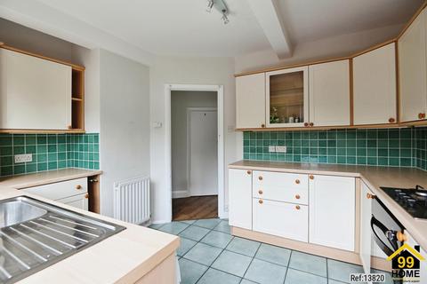 13b Melvinshaw, Leatherhead, KT22 8SX