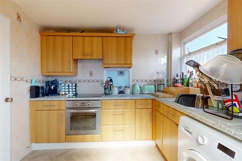 19 Appledore Close, Bristol, BS14 9AX